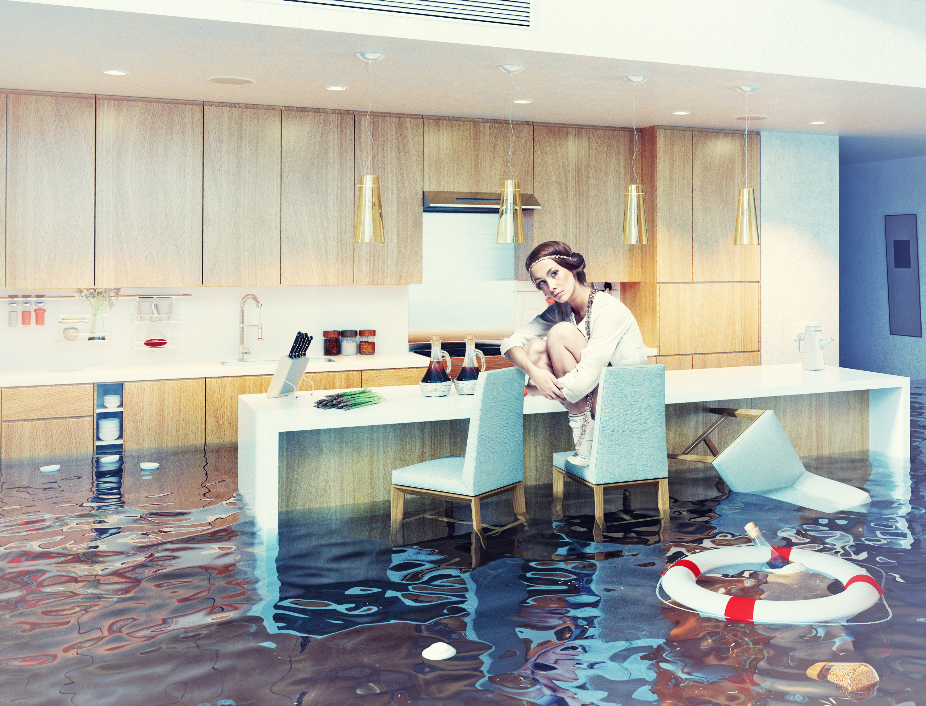 Страховка квартиры от затопления соседей. Залив квартиры. Затопленная квартира. Затопило квартиру. Потом в квартире.
